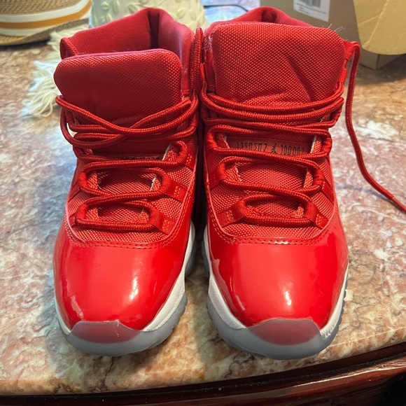 Size 8.5- Jordan 11 136046-800 - Picture 11 of 12